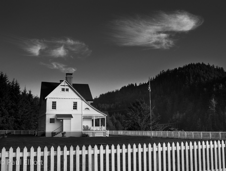 Oregon
White house with picket fence